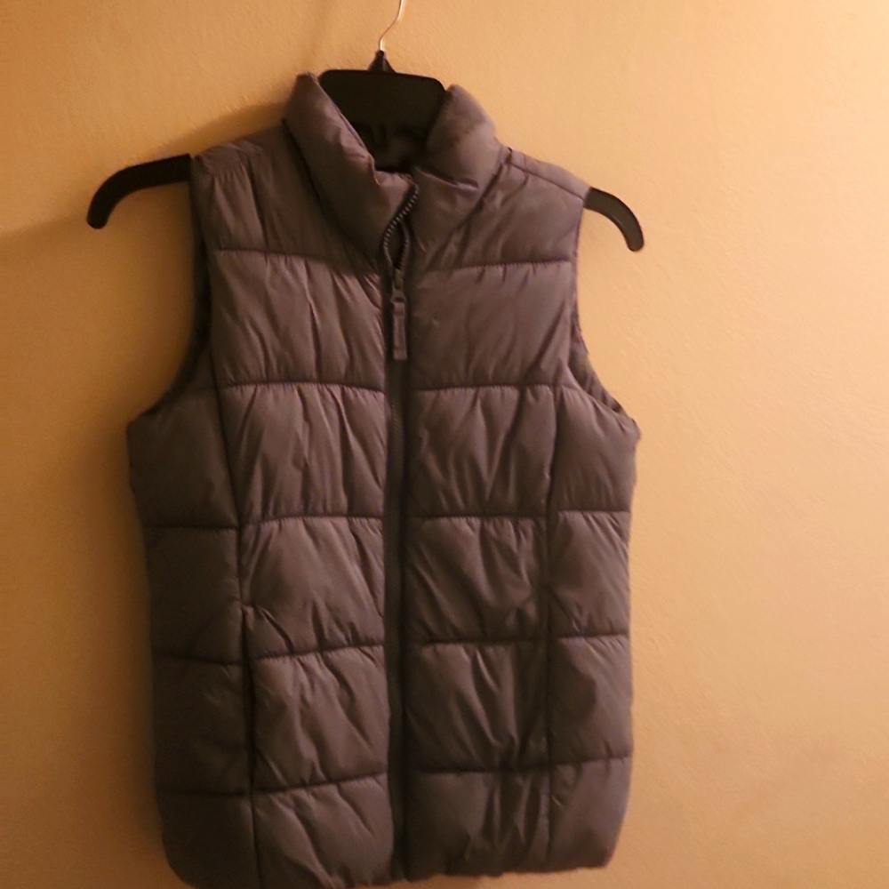 Old Navy grey zip up puffer vest (youth)